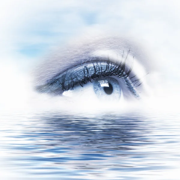 Eye overlooking water scenic — Stock Photo, Image