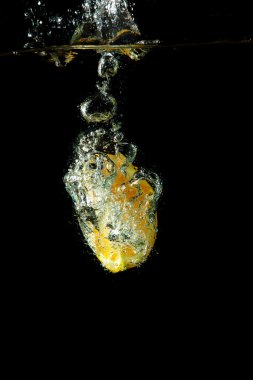 taze limon suyu altında