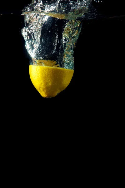 Fresh lemon under water — Stock Photo, Image