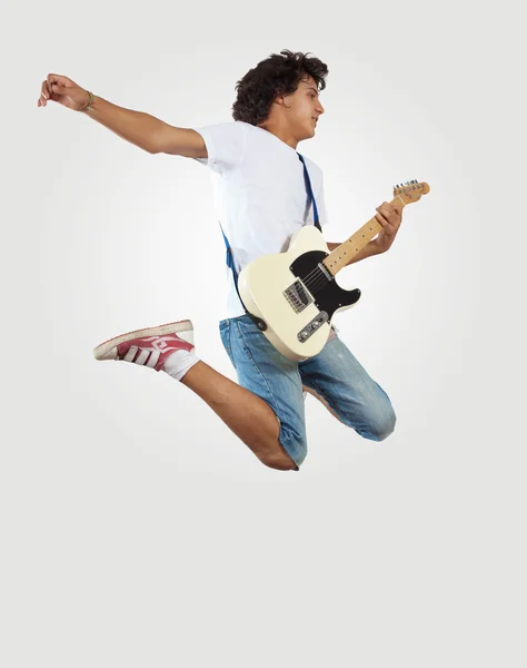 Joven tocando en la guitarra electro y saltando —  Fotos de Stock