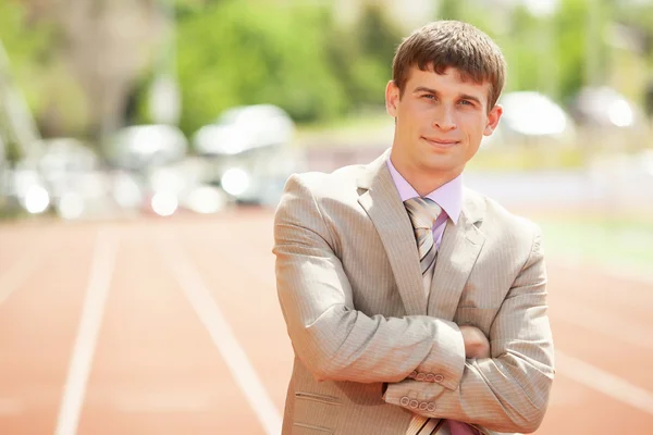 Geschäftsmann in Leichtathletikstadion und Rennstrecke — Stockfoto