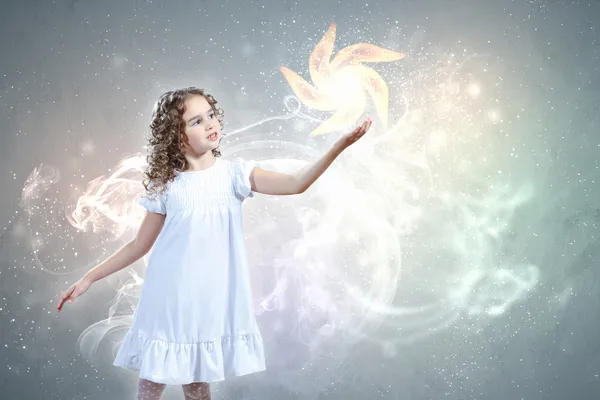 Dziecko z magia światła — Zdjęcie stockowe