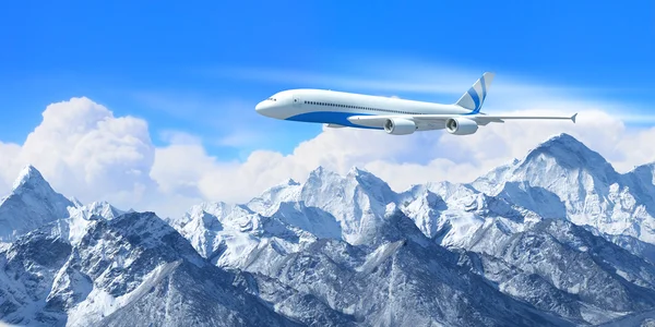 Aereo passeggeri bianco sopra le montagne — Foto Stock