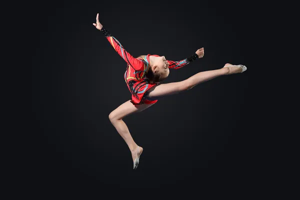 Jeune femme en costume de gymnaste posant — Photo