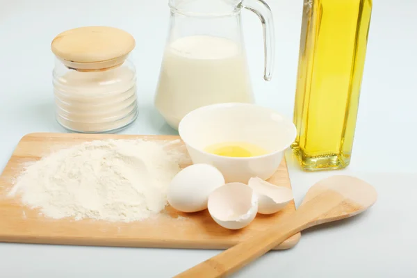 Prodotti diversi per fare il pane — Foto Stock