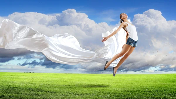 Modern style dancer against blue sky — Stock Photo, Image