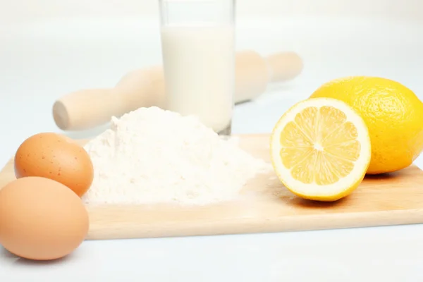 Produtos diferentes para fazer pão — Fotografia de Stock