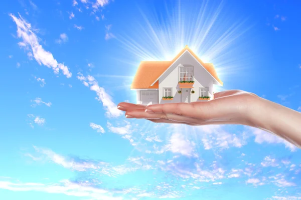 The house in hands on blue sky — Stock Photo, Image