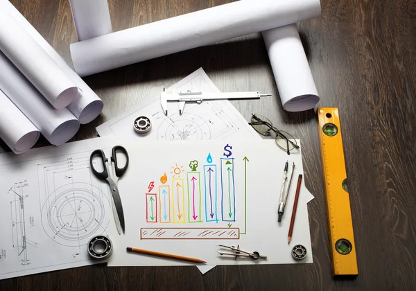 Eszközök és a papírokat az asztalon — Stock Fotó
