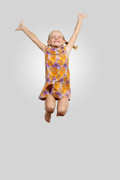 Feliz niño saltando — Foto de Stock