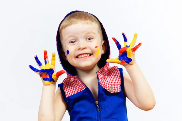 Glückliches Kind mit Farbe auf den Händen — Stockfoto