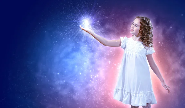 Παιδί με μαγικό φως — Φωτογραφία Αρχείου