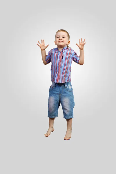 Feliz niño saltando — Foto de Stock