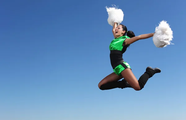 白い背景に対して若い女性ダンサー — ストック写真