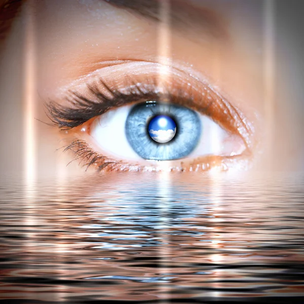 Eye overlooking water scenic — Stock Photo, Image