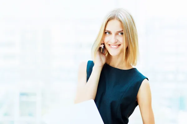 Young pretty business woman... — Stock Photo, Image