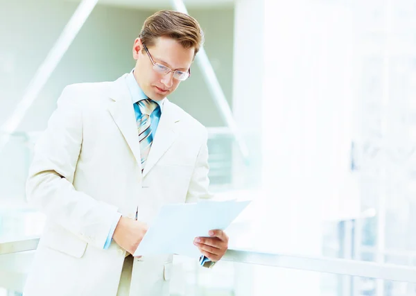 Retrato de un hombre de negocios... — Foto de Stock