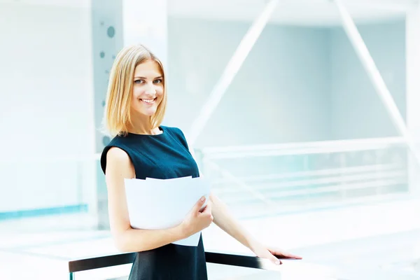 Young pretty business woman... — Stock Photo, Image