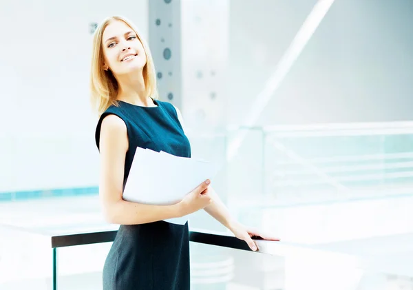 Young pretty business woman... — Stock Photo, Image