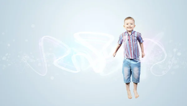 Happy kid springen — Stockfoto