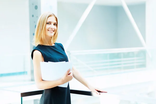 Young pretty business woman... — Stock Photo, Image