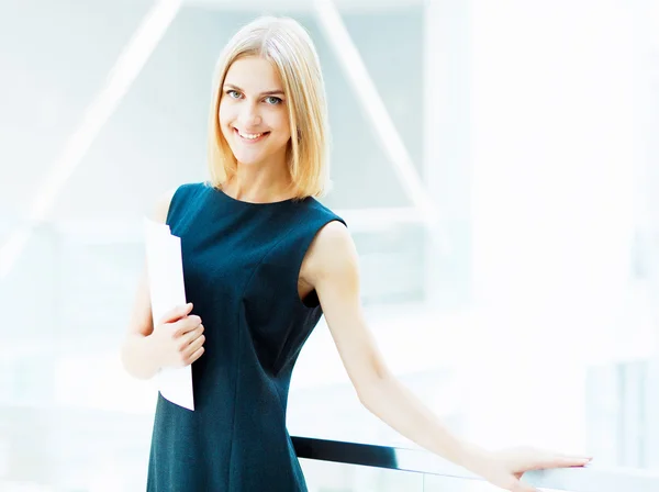 Young pretty business woman... — Stock Photo, Image