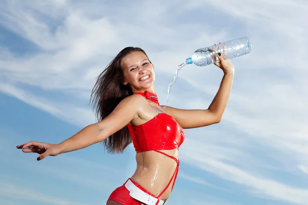 물 한 병으로 젊은 여성 스포츠 소녀 — 스톡 사진
