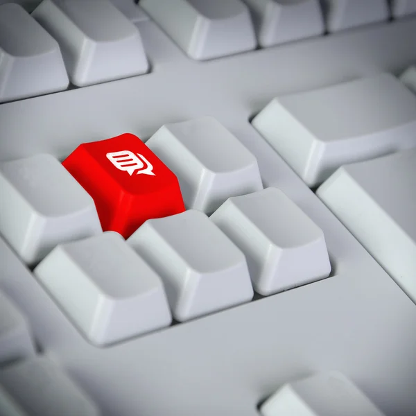Клавиатура с кнопкой, показывающей значок чата — стоковое фото