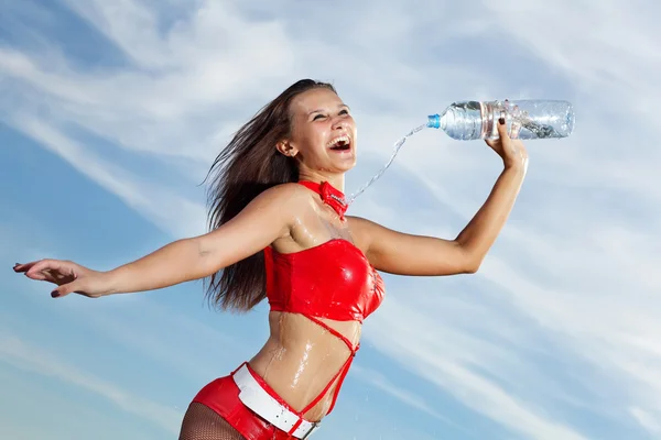 Bir şişe su ile genç kadın spor kız — Stok fotoğraf