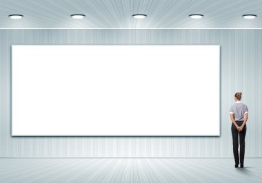 bir boş billboard-duran iş kişi