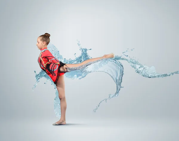Wanita muda berpose gymnast suit — Stok Foto