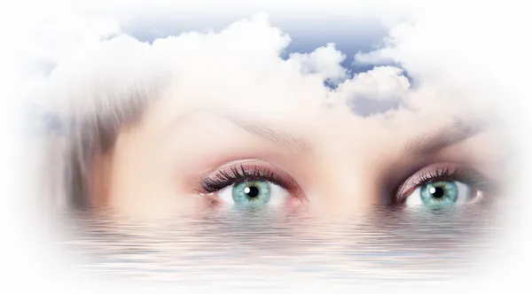 Eye overlooking water scenic — Stock Photo, Image