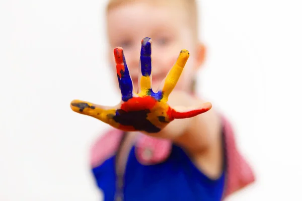 Gelukkig kind met verf op de handen — Stockfoto