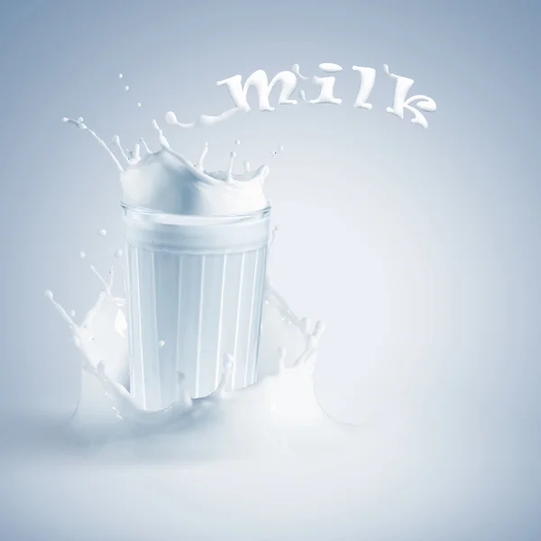 유리에 신선한 우유 — 스톡 사진