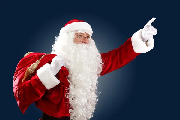 Santa Claus con su bolsa de regalo —  Fotos de Stock