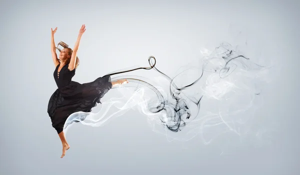 Moderní stylová tanečnice pózující — Stock fotografie