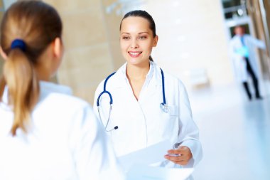 iki dost kadın doktor portresi