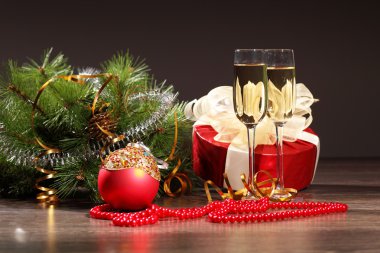 Yeni yıl partisinde şampanya kadehleri