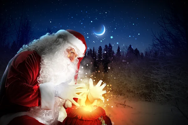 Santa met Kerstmis letter — Stockfoto