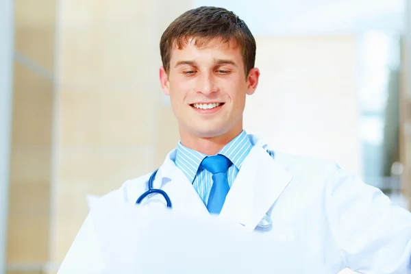 Friendly male doctor — Stock Photo, Image