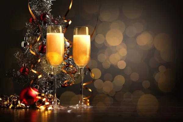 Glaasjes champagne op nieuwjaarsfeest — Stockfoto