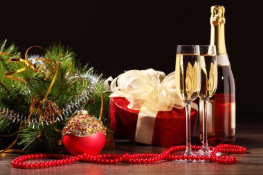 Yeni yıl partisinde şampanya kadehleri