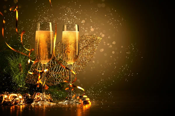 Bicchieri di champagne alla festa di Capodanno — Foto Stock