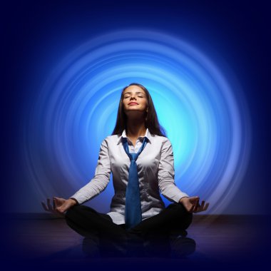 iş kadını meditasyon