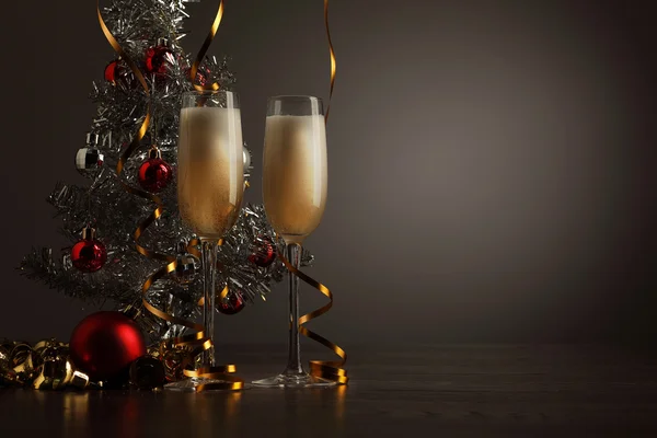 Copos de champanhe em festa de ano novo — Fotografia de Stock