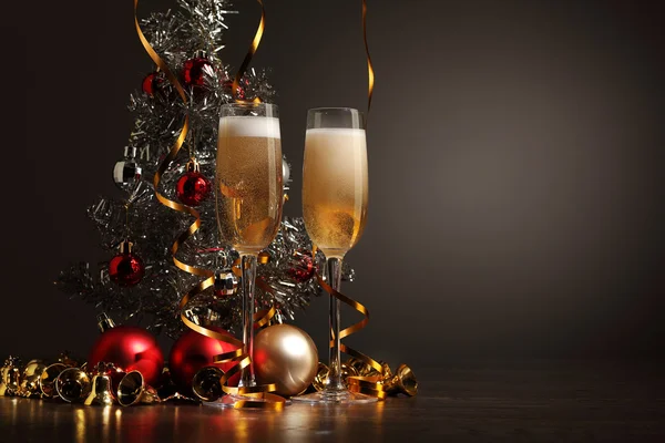 Окуляри шампанського на новорічній вечірці — стокове фото