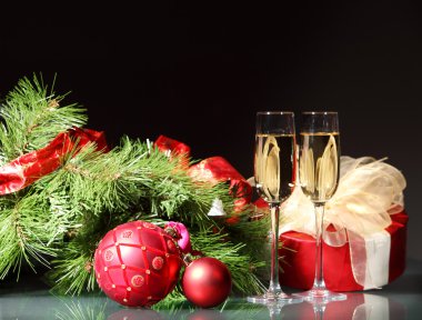 Yeni yıl partisinde şampanya kadehleri