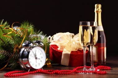 Yeni yıl partisinde şampanya kadehleri