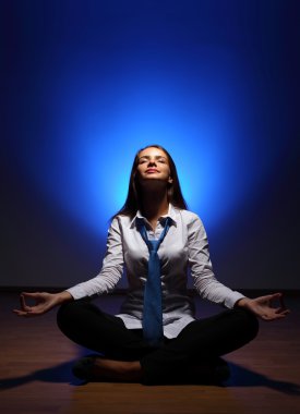 iş kadını meditasyon