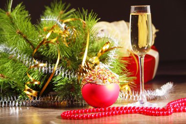 Bir bardak şampanya.